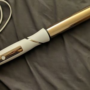 Kristen Was Curling Wand (Pivoting)